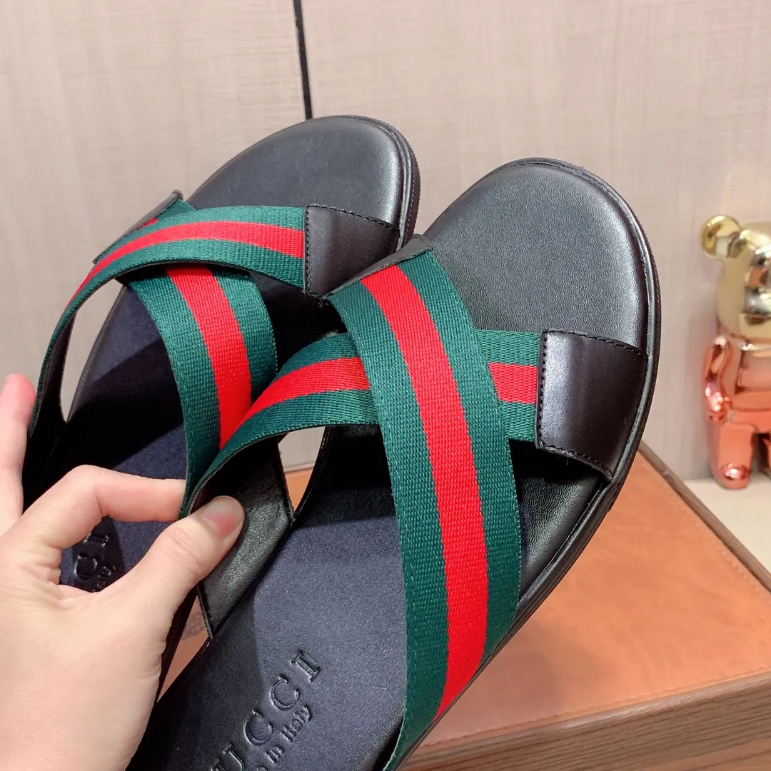 Slippers: New model: Factory price: 240💰💰🎩🎩🔥🔥《 Gucci* 》Series of slippers top purchasing agent🔍🔍Sold at the same time for men, original Italian imported webbing made of selected cowhide, exquisite workmanship,), sole: (super comfortable) original factory special sole, ⚠️exclusive double-layer movable molded sole super comfortable⚠️, real shot🎬the real thing is more beautiful🔍🔍266 regular code 38-44, can be ordered 45.